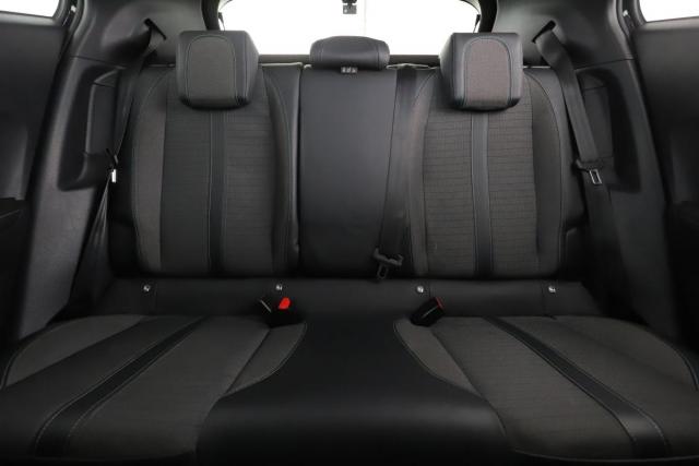 Peugeot 2008 image 8