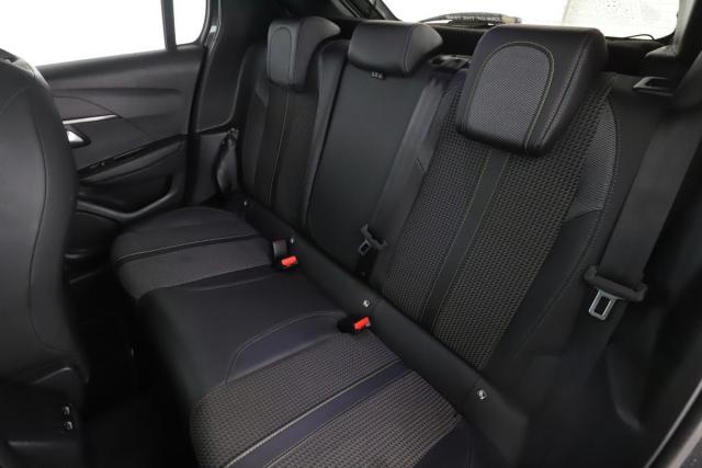 Peugeot 208 image 8
