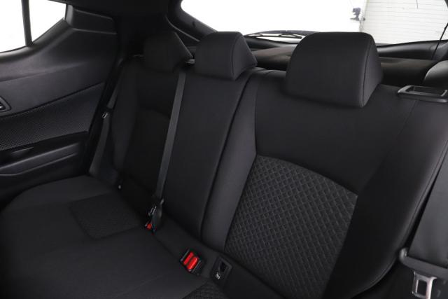 Toyota C-Hr image 9