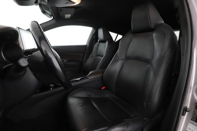 Toyota C-Hr image 8