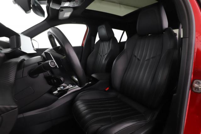 Peugeot 2008 image 3
