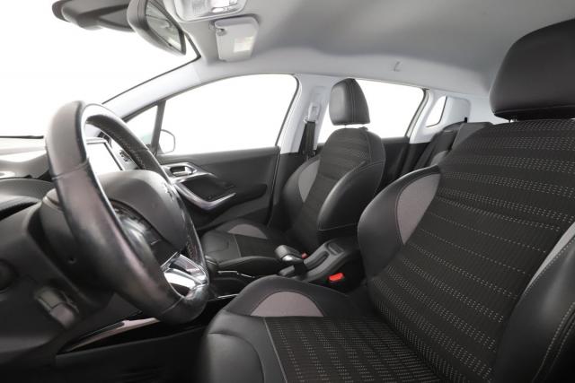 Peugeot 2008 image 2