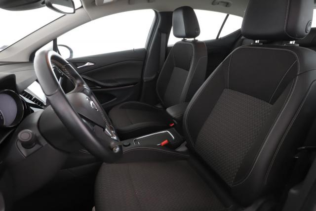 Opel Astra image 6
