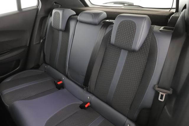 Peugeot 2008 image 2