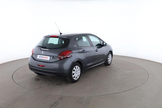 Peugeot 208 image 2