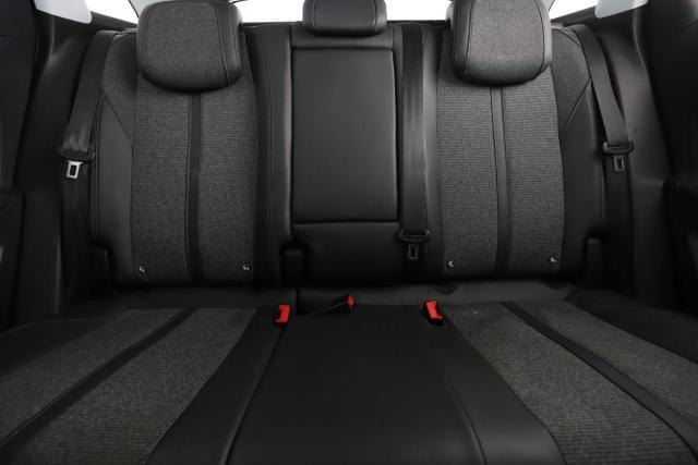 Peugeot 3008 image 2