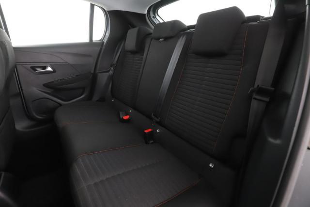 Peugeot 208 image 9