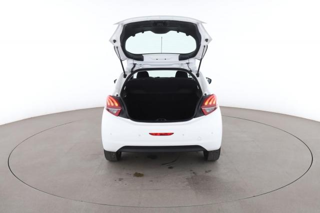 Peugeot 208 image 1