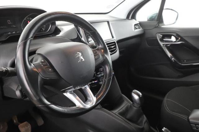 Peugeot 208 image 8