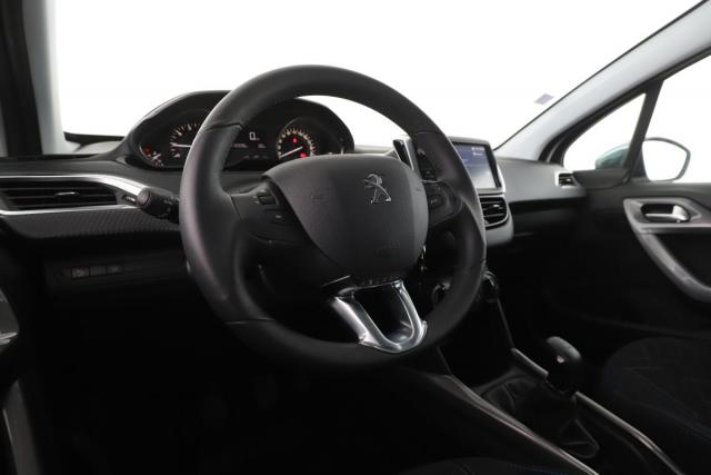 Peugeot 2008 image 8