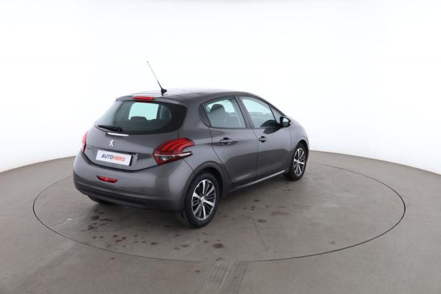 Peugeot 208 image 1