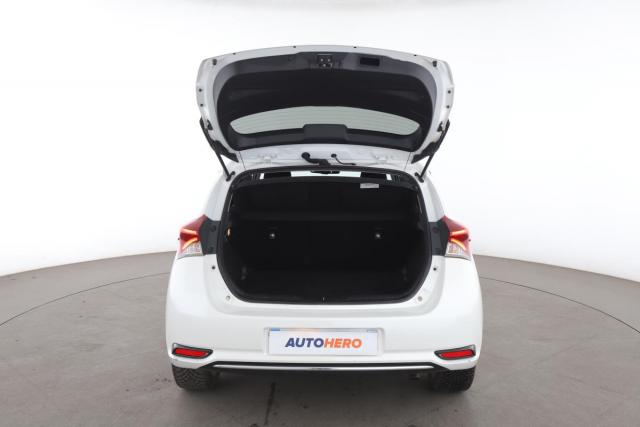 Toyota Auris image 8