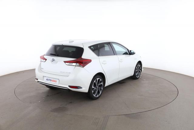 Toyota Auris image 5