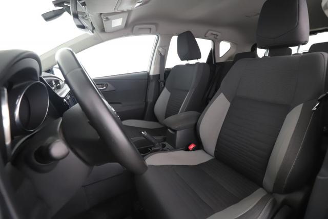 Toyota Auris image 1