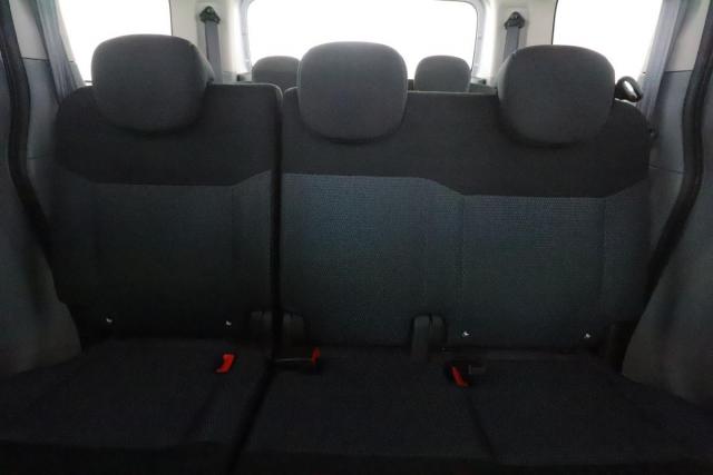 Nissan Evalia image 3