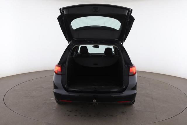 Opel Astra Sports Tourer image 3