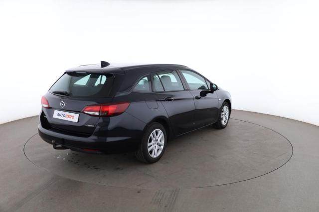 Opel Astra Sports Tourer image 4