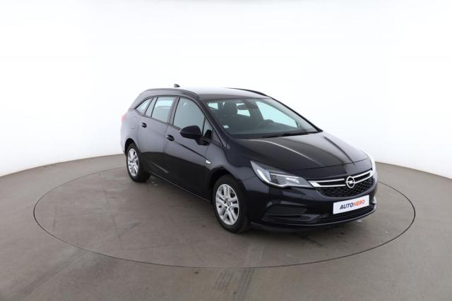 Opel Astra Sports Tourer image 8