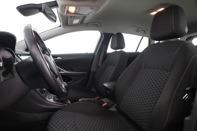 Opel Astra Sports Tourer image 6