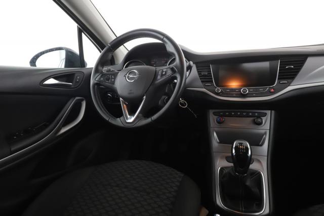 Opel Astra Sports Tourer image 7