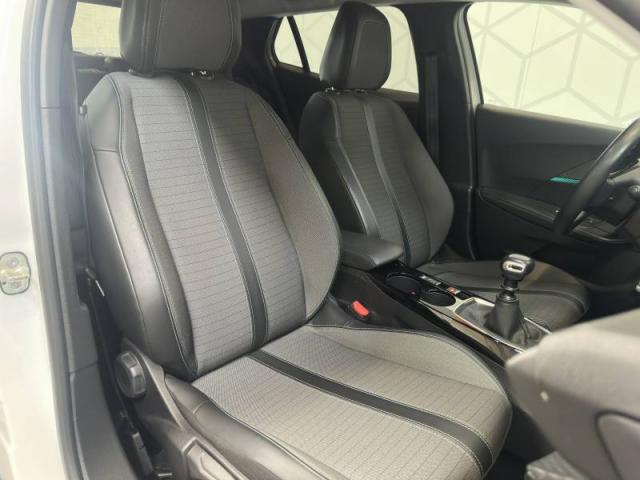 Peugeot 2008 image 2