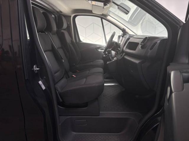 Nissan Nv300 image 1