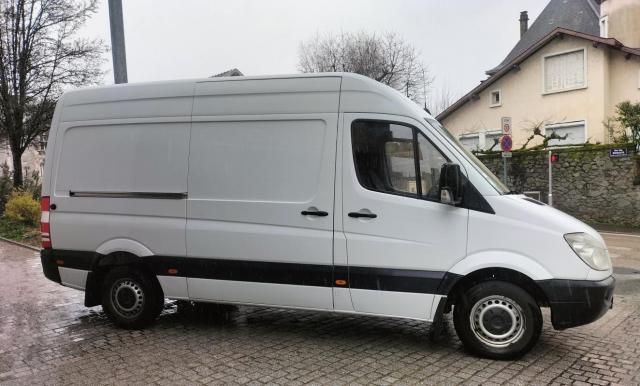 Mercedes Benz Sprinter image 3