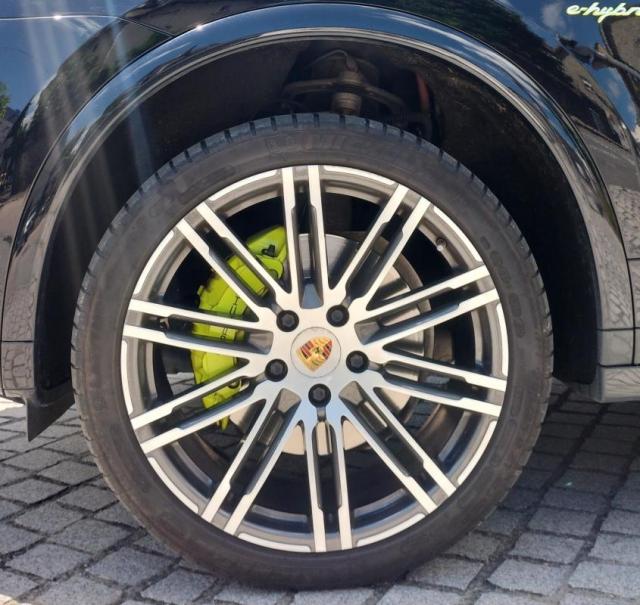 Porsche Cayenne image 2