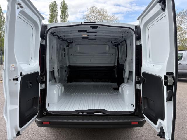 Renault Trafic image 2
