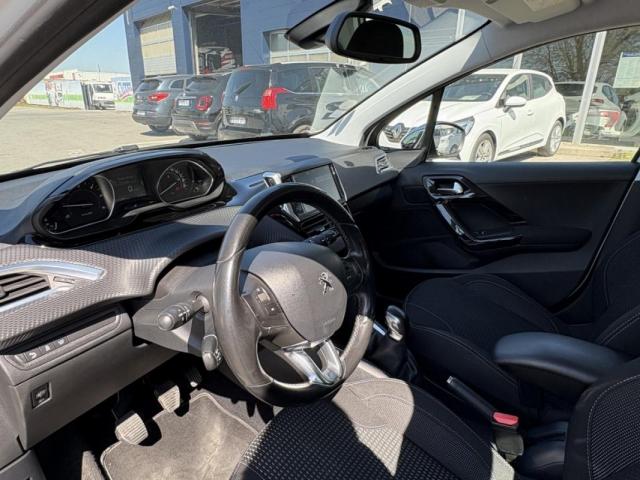 Peugeot 208 image 3