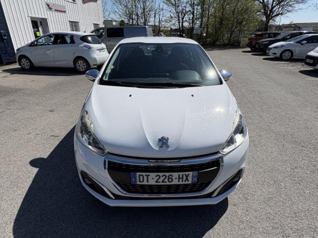Peugeot 208 image 1