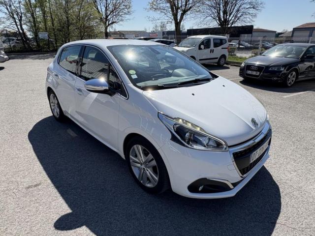 Peugeot 208 image 8