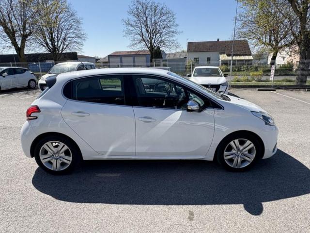 Peugeot 208 image 5
