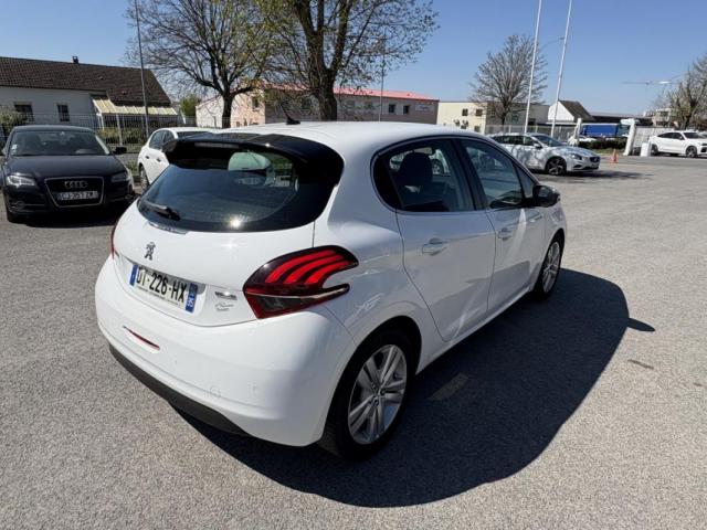 Peugeot 208 image 2