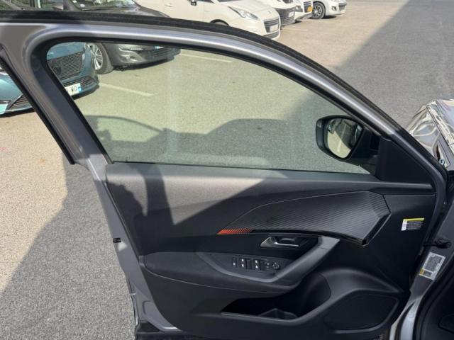 Peugeot 2008 image 2