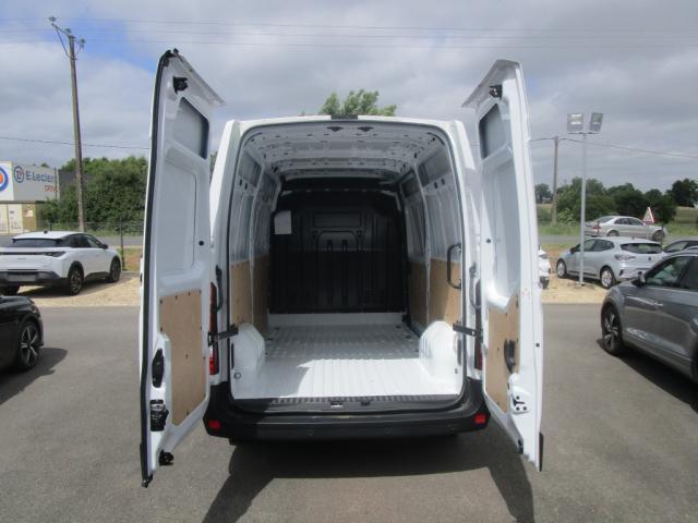 Renault Master image 1