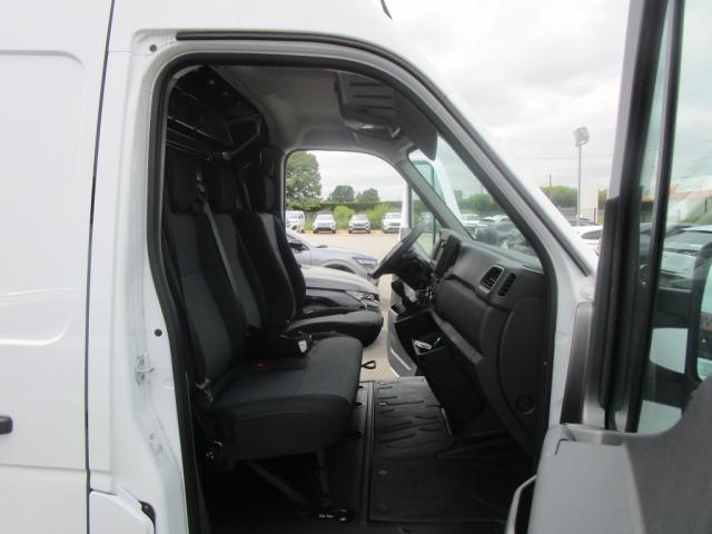 Renault Master image 2