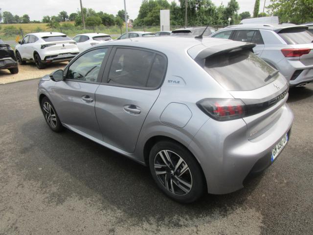 Peugeot 208 image 6