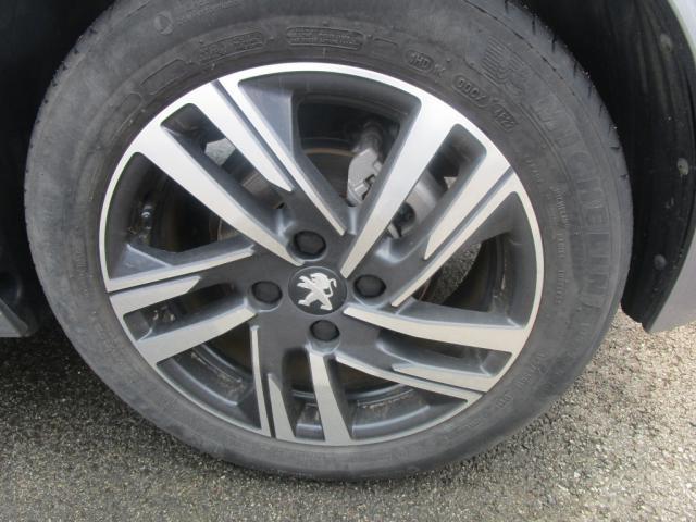 Peugeot 208 image 8