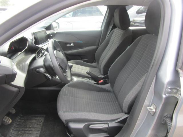 Peugeot 208 image 7