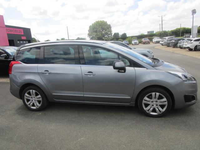 Peugeot 5008 image 2
