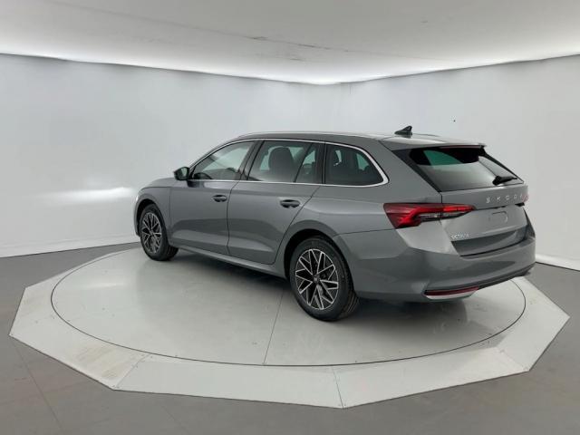 Skoda Octavia image 8