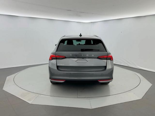 Skoda Octavia image 2