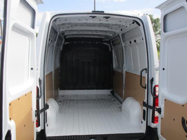 Nissan Interstar image 9