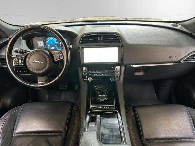 Jaguar F-Pace image 4