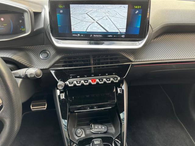 Peugeot 208 image 8