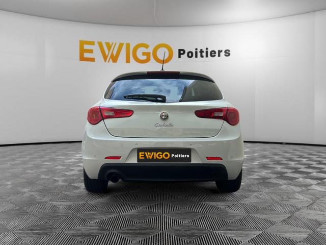 Alfa Romeo Giulietta image 9