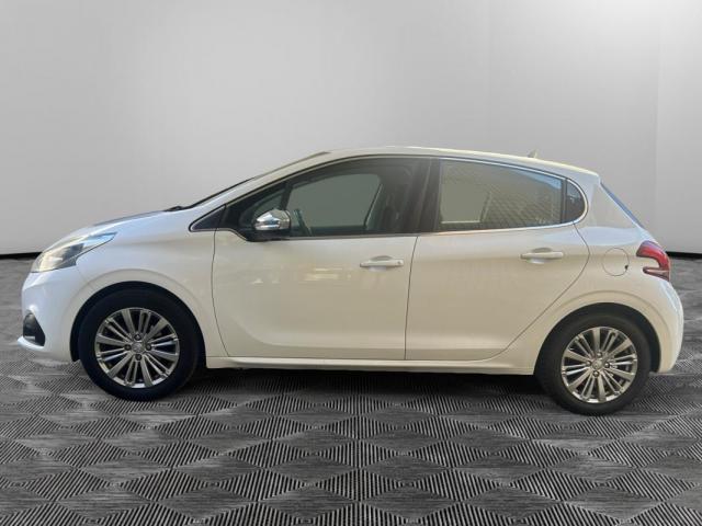 Peugeot 208 image 6