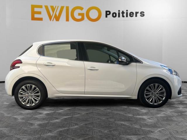 Peugeot 208 image 1