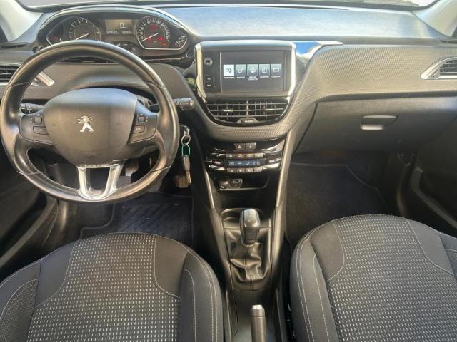 Peugeot 208 image 8